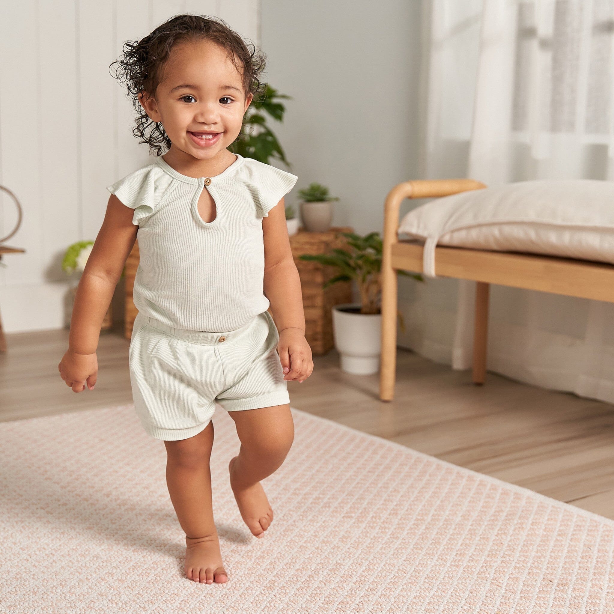 2-Piece Baby Girls Green Lily Bodysuit and Shorts Set - Image 2