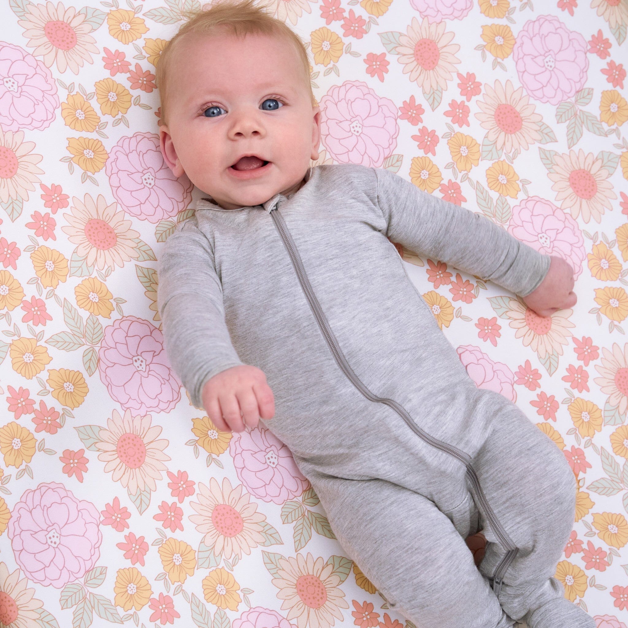 2-Pack Girls Retro Floral Crib Sheets - Image 2