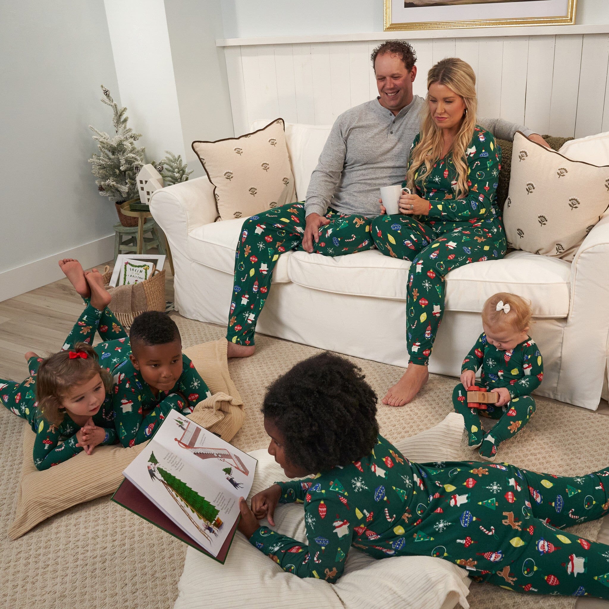 2-Piece Men's Ornaments Hacci Pajama Set - Image 3