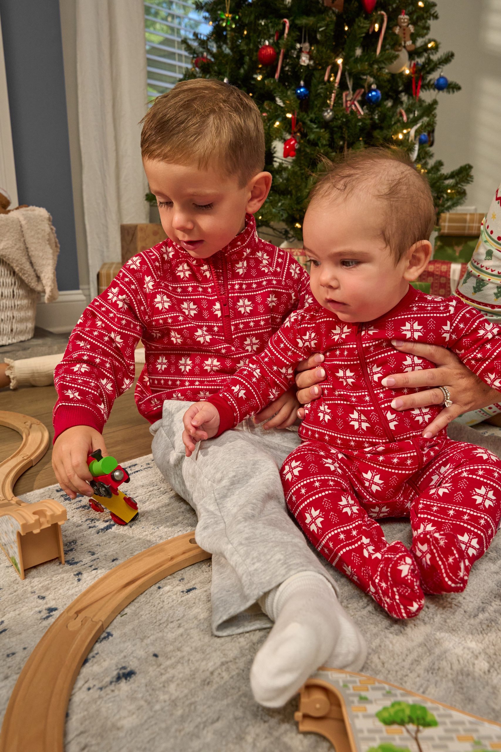 2-Piece Infant & Toddler Boys Red Snowflakes Fleece Top and Pants - Image 3